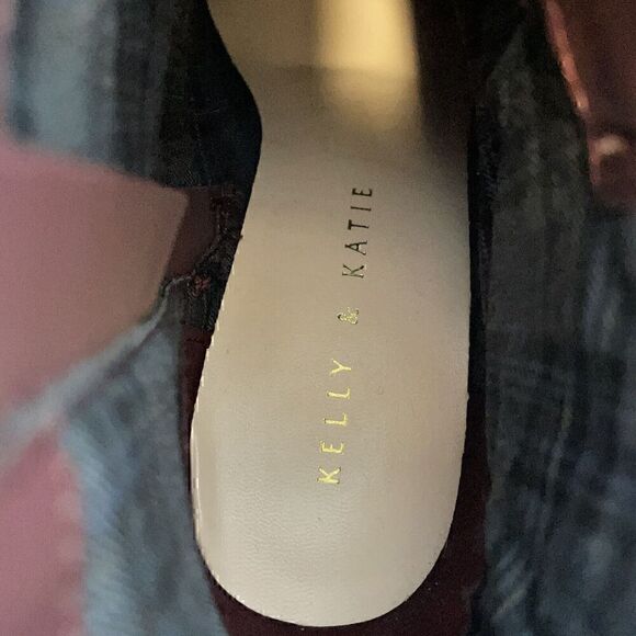 KELLY AND KATIE ANKLE BOOTS BURGUNDY SUEDE NAILHEAD ACCENTS 2.5" HEEL SIZE 6 - Picture 7 of 12